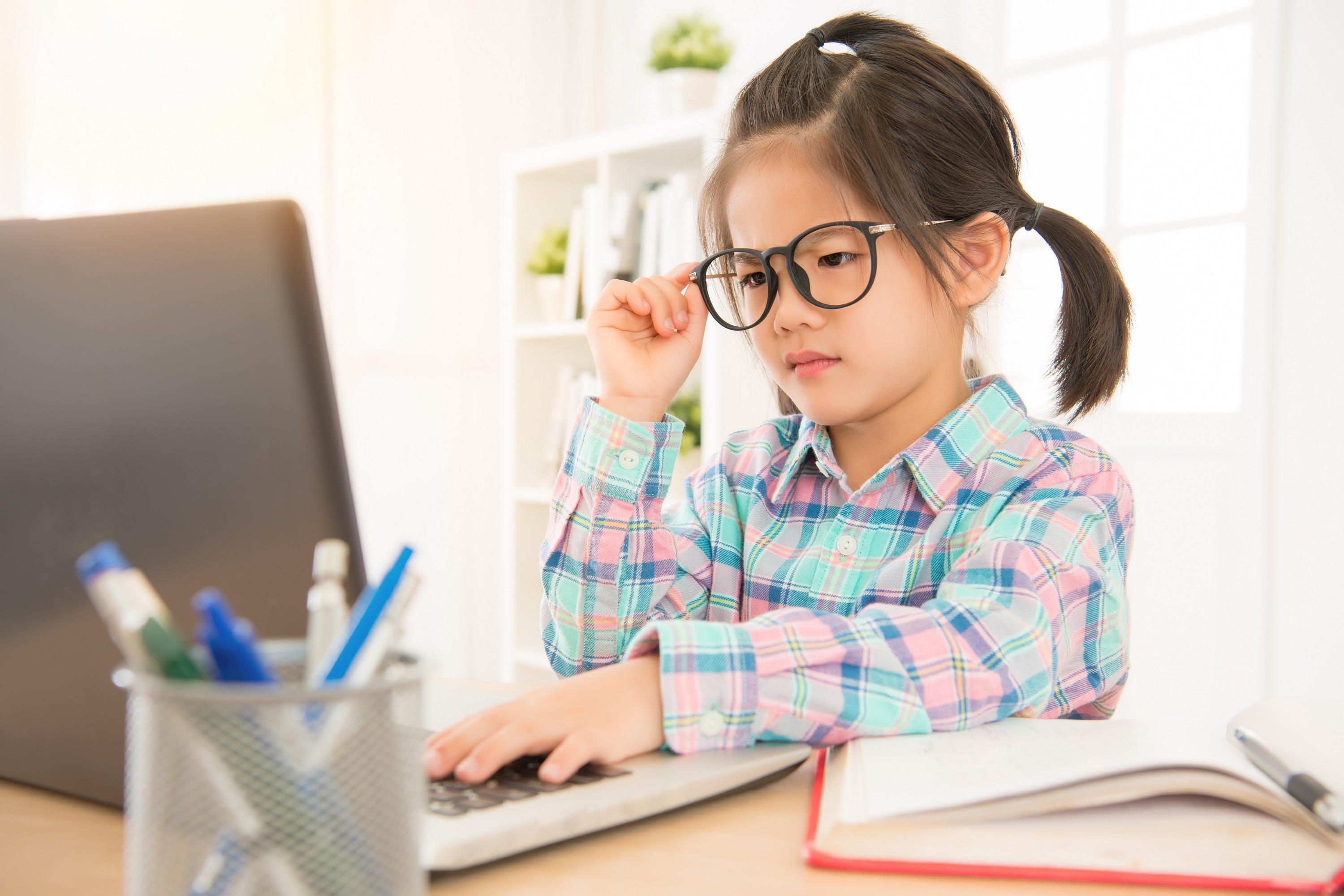 Để trẻ sử dụng thiết bị điện tử quá nhiều 